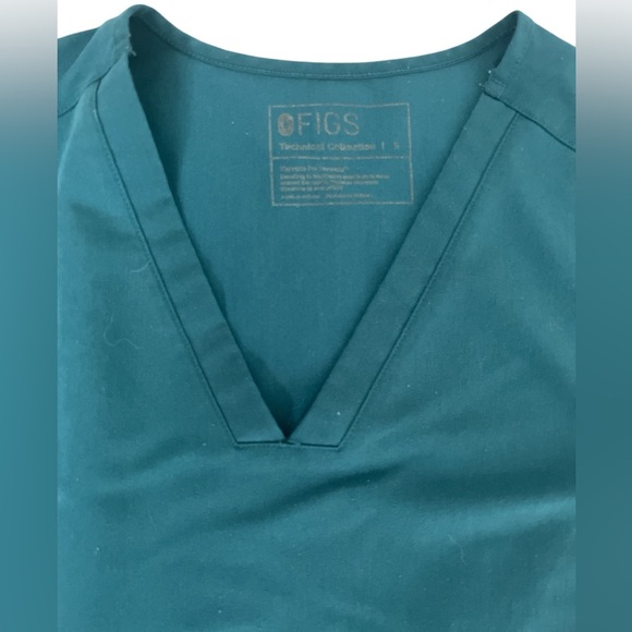 Ladies Figs V-Neck Classic Fit Anti-Wrinkle Teal Top Size Small - Picture 2 of 4